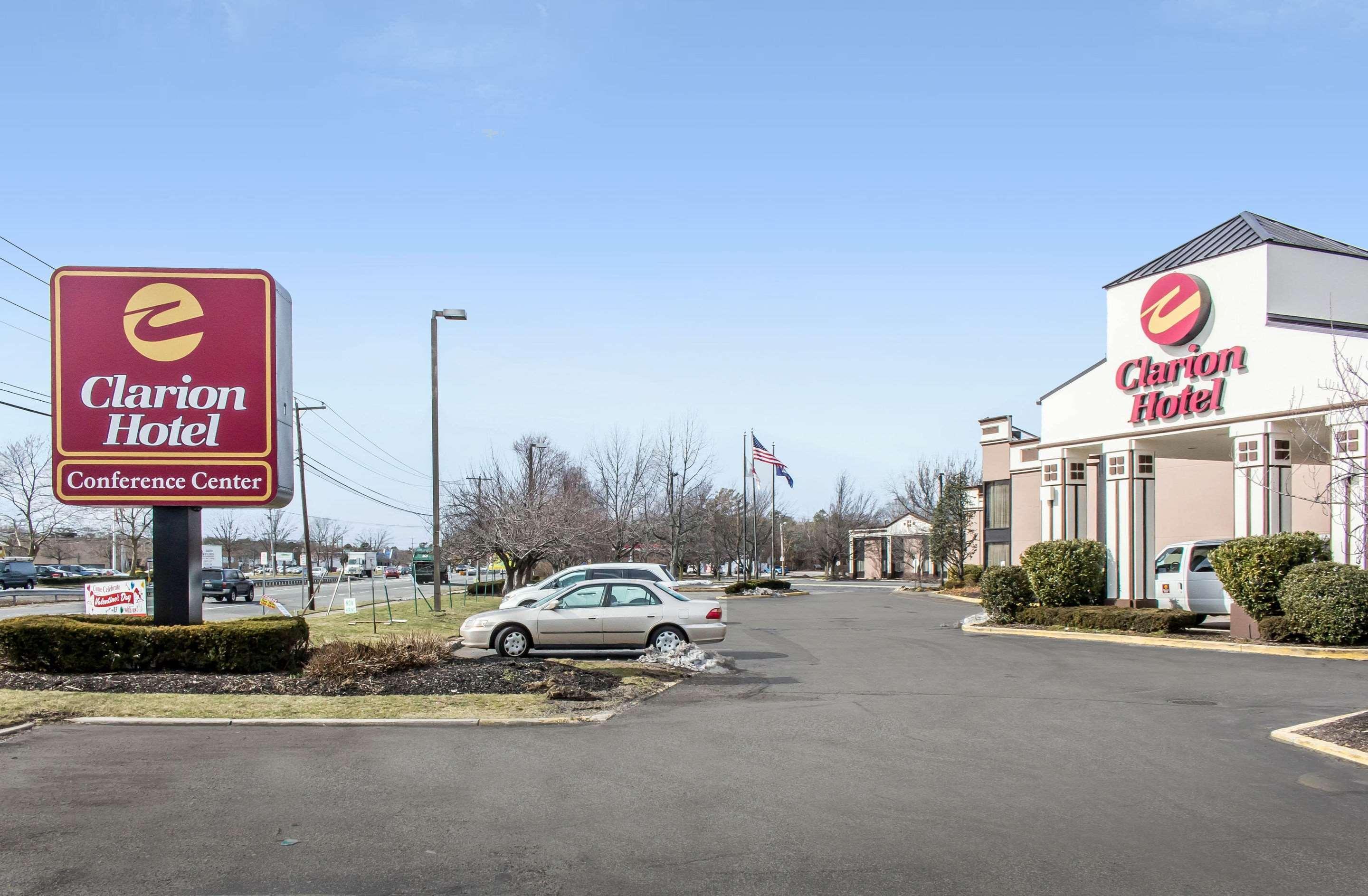 Clarion Hotel & Conference Center Ronkonkoma Exterior photo